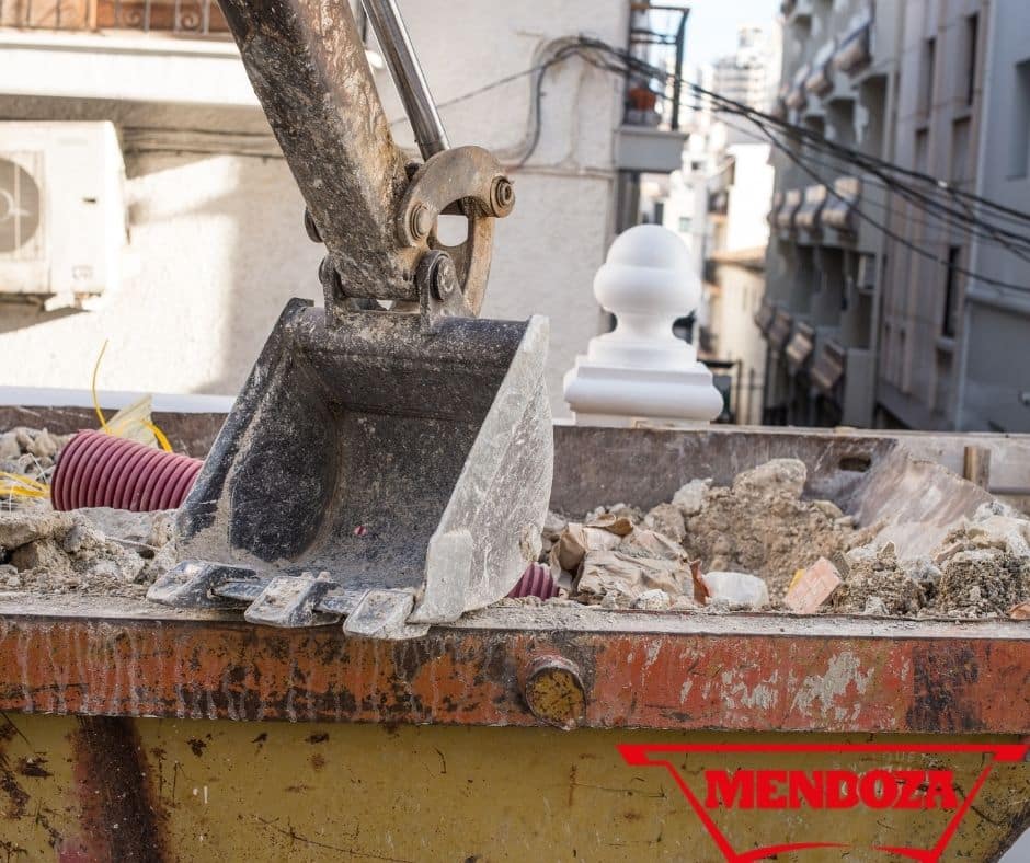 contenedor de Mendoza lleno de escombros en Alicante